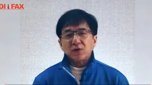 Jackie Chan le cere fanilor să respecte măsurile de carantină | VIDEO