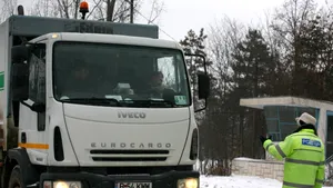 Restricţia de circulaţie pentru camioane, prelungită până luni seară pe drumurile naţionale