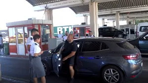 Venea încălţăminte contrafăcută pe Siret. Marfă de două milioane de lei, găsită într-un camion