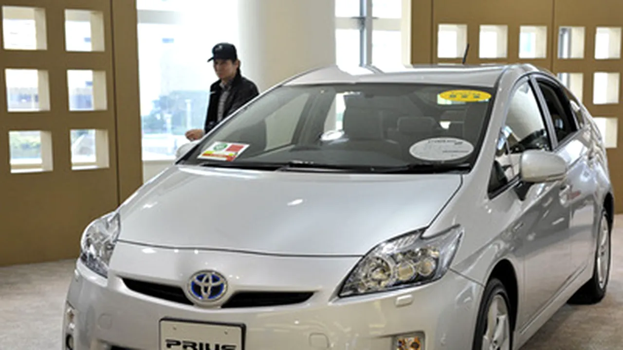 Toyota va rechema maşinile hibrid Prius pentru probleme la sistemul de frânare