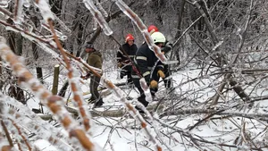 Vremea rea provoacă probleme: Zeci de localităţi nu au energie electrică. Numărul consumatorilor fără energie electrică a atins cifra de 120.000/ Trafic restricţionat de viscol pe mai multe zone | SITUAŢIA DRUMURILOR