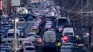 VIDEO Şoferul urmărit de poliţie pe străzile din Bucureşti a fost prins. Ce au găsit oamenii legii asupra bărbatului fără permis de conducere