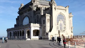 Cazinoul din Constanţa se degradează tot mai mult pe zi ce trece, aşteptând restaurarea.  Starea monumentului istoric e jalnică - FOTO, VIDEO