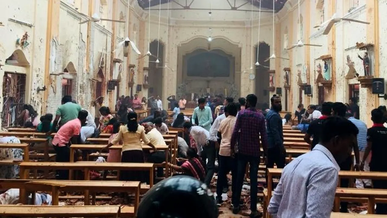 ALERTA se menţine. 140 de persoane căutate activ pentru atacurile teroriste din Sri Lanka. Bisericile şi moscheile, închise 