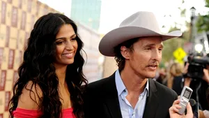 Matthew McConaughey a cerut-o în căsătorie pe iubita sa, modelul Camila Alves
