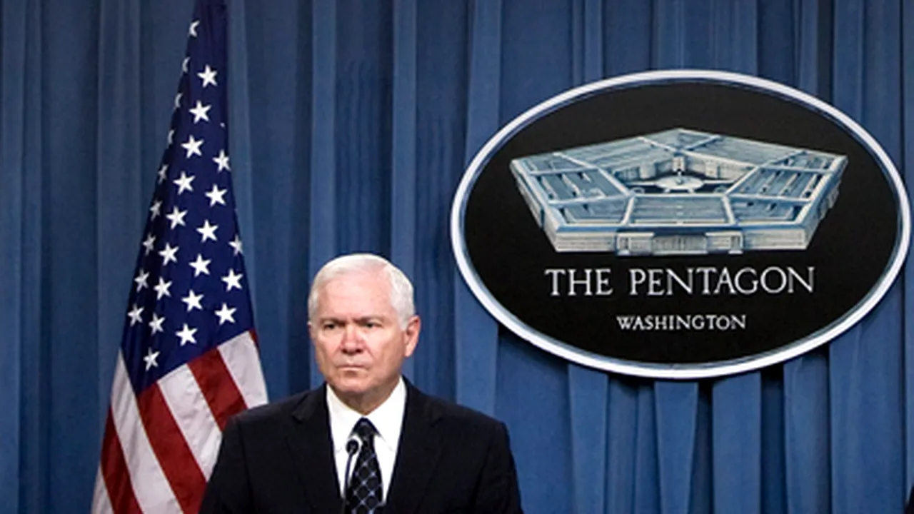 Robert Gates a acceptat să rămână la Pentagon