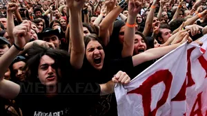 2010 a adus în România parfumul rockului mondial