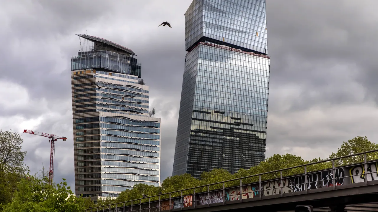 Tranzacţiile imobiliare comerciale din Europa scad la minimul ultimilor 11 ani