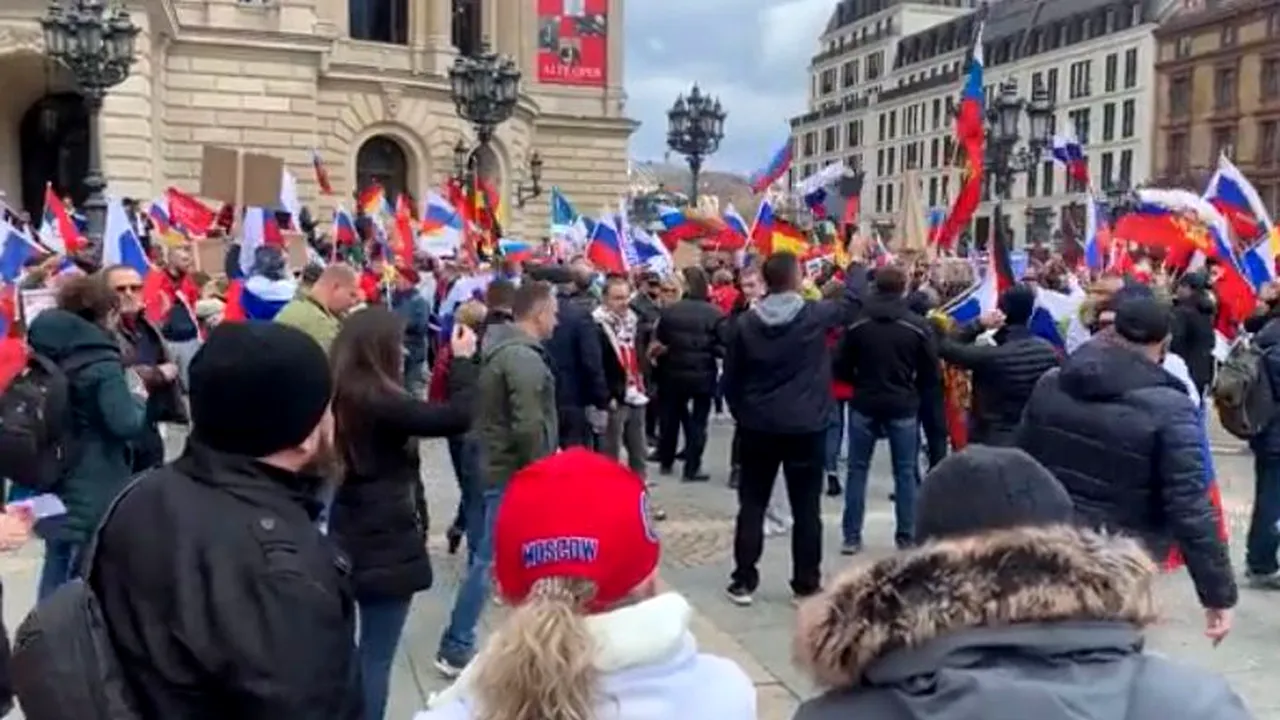 Steagurile Rusiei şi Ucrainei au fost interzise la Berlin, de Ziua Victoriei. Ucrainenii sunt indignaţi de această decizie
