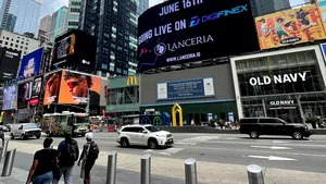(P) Start-Up românesc îşi anunţă în Times Square listarea pe platforme de tranzacţionare Blockchain