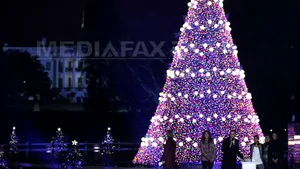 Barack Obama a aprins luminiţele bradului de Crăciun la Casa Albă - FOTO