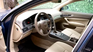 O mașină de protocol a fostului președintelui Klaus Iohannis, scoasă la licitație pentru 1.000 de euro