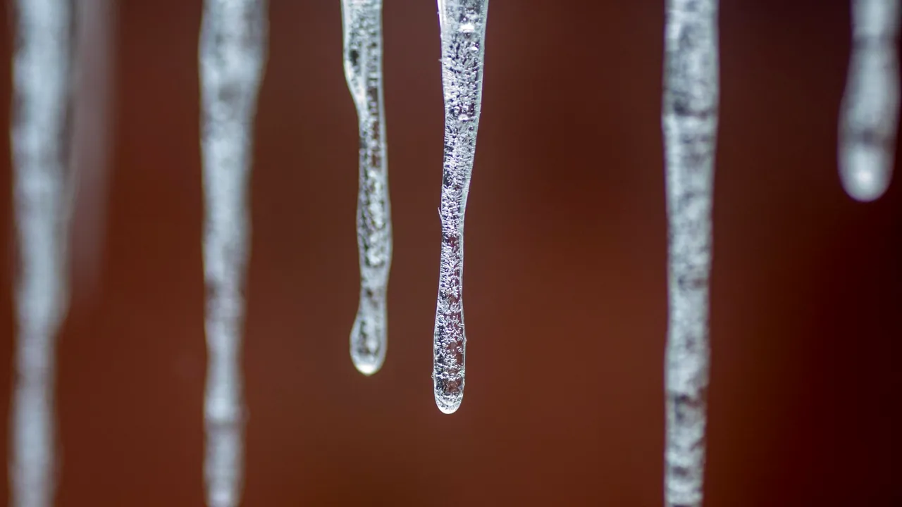 METEO. Val de frig extrem peste Capitală: De la maxime de 14 grade astăzi, la minimele de -11 grade
