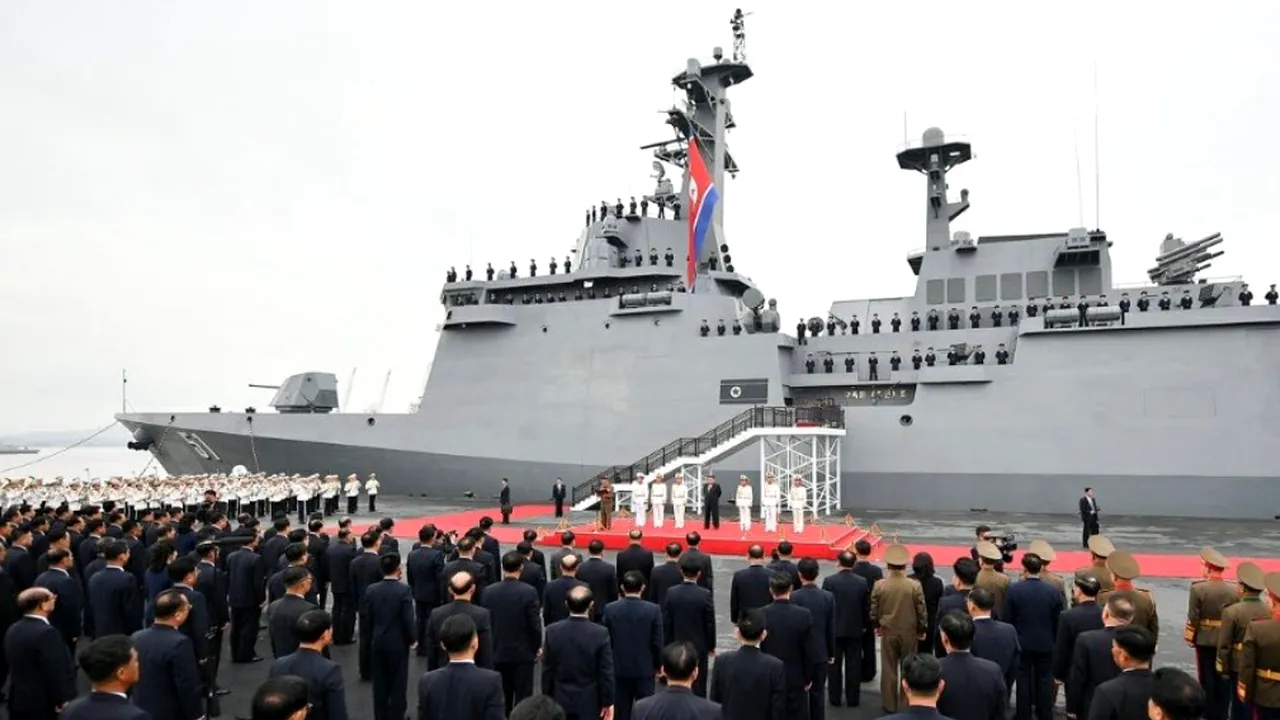 Coreea de Nord: Kim Jong Un a inspectat noul distrugător de 5.000 de tone echipat cu arme nucleare