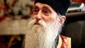 Mii de persoane, aşteptate la slujba de înmormântare a părintelui arhimandrit Arsenie Papacioc