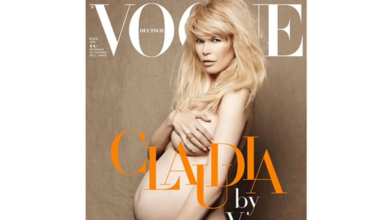 Claudia Schiffer, însărcinată, apare goală pe coperta revistei Vogue