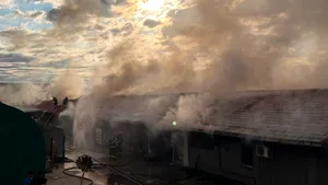 Buftea: Incendiu uriaș, flăcări izbucnite într-un depozit