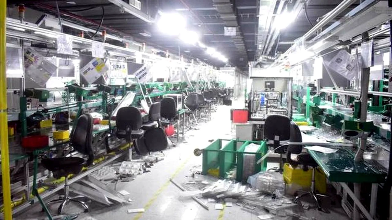 2000 de angajaţi de la o fabrică Apple din India au protestat violent în weekend. În jur de 150 de persoane au fost arestate