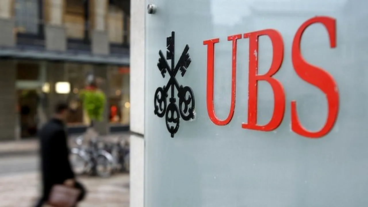 UBS ar putea reduce personalul cu încă 4.500 de angajaţi
