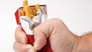 Măsură RADICALĂ pentru oprirea fumatului: Cei care vor să cumpere ţigări ar putea avea nevoie de autorizaţie