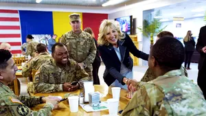 Jill Biden le-a mulţumit pentru activitate militarilor americani din Baza Mihail Kogălniceanu