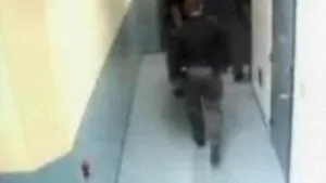 Bătută măr de poliţişti, după ce i-a numit 