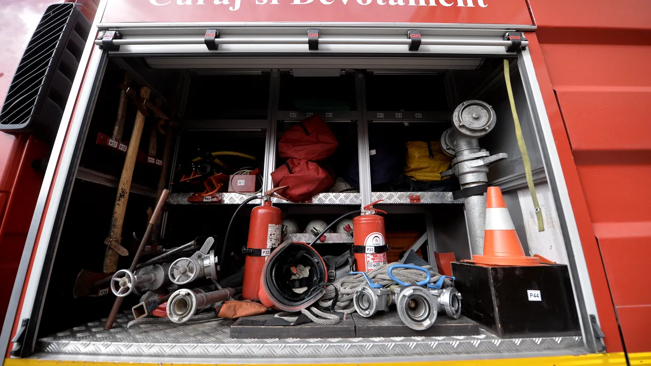 Nouă persoane evacuate dintr-un bloc din Cluj-Napoca din cauza unui incendiu | VIDEO