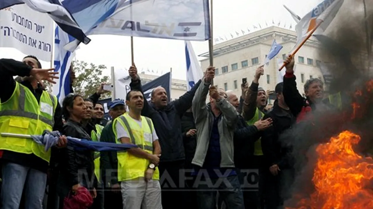 Protest în Israel: Sute de angajaţi ai companiilor aeriene au incendiat anvelope auto în semn de protest faţă de un acord comercial cu UE