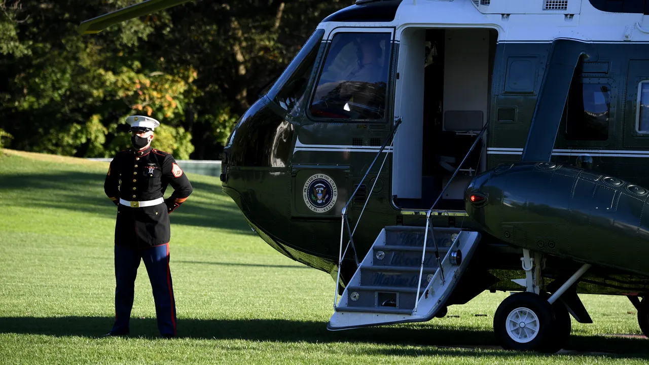 Preşedintele Donald Trump a fost transportat cu elicopterul la Centrul Medical Militar Walter Reed. Medicul de la Casa Albă a dezvăluit ce tratament îi administrează