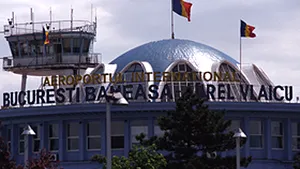 Peste 150 de pasageri, blocaţi pe Aeroportul Băneasa din cauza întârzierii unei curse spre Italia
