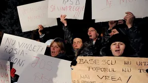 PROTESTELE DIN ŢARĂ: Constănţenii ies în stradă pentru a cere demisia lui Băsescu, dar au şi nemulţumiri personale