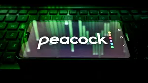Peacock inovează cu mini-jocuri şi clipuri verticale pentru a câştiga teren în faţa Netflix