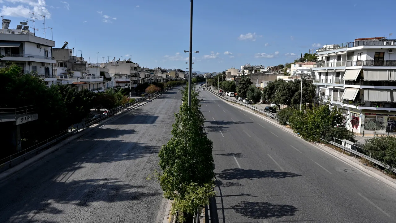 Grecia intră în lockdown timp de trei săptămâni. Părerile oamenilor sunt împărţite
