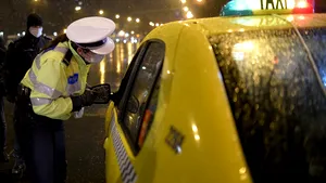 VIDEO Intenţii bune, „răsplătite” cu pumnul la Oradea: Nemulţumit că taximetristul nu îi cere bani pentru cursă, un pasager a devenit agresiv