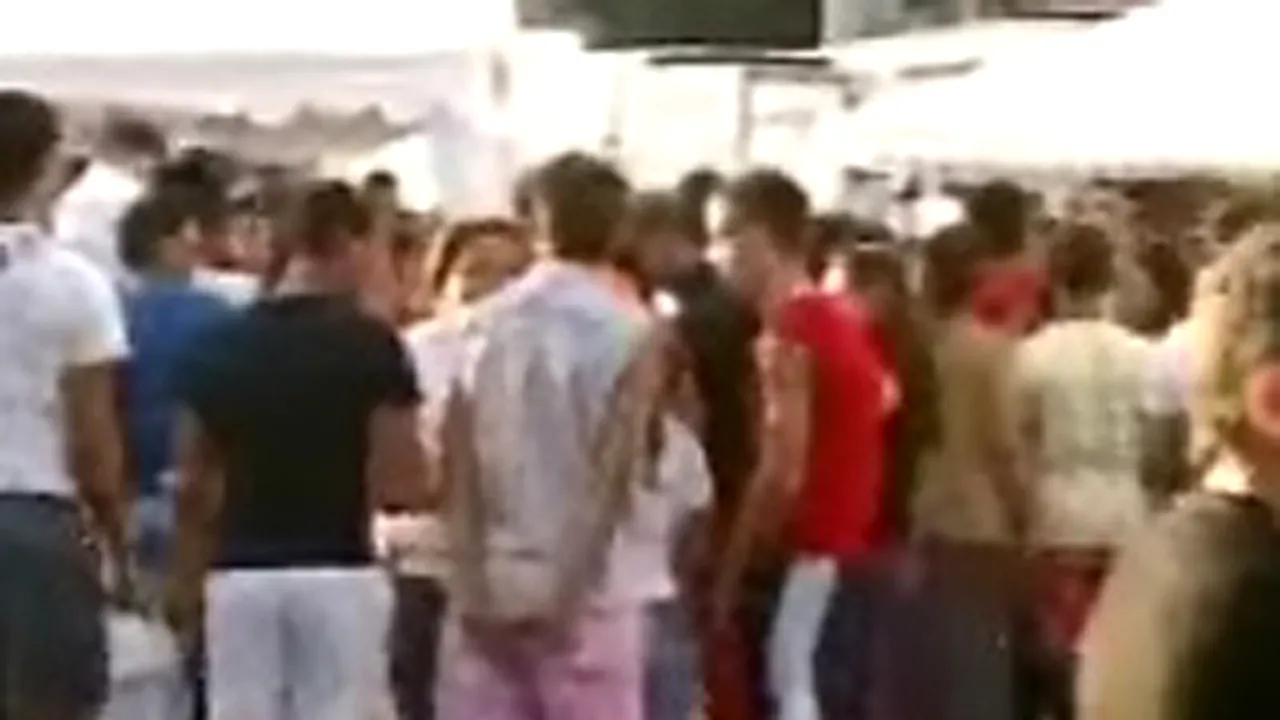 Dosar penal pentru doi miri care au organizat o nuntă şi au blocat o stradă din Capitală (Video)
