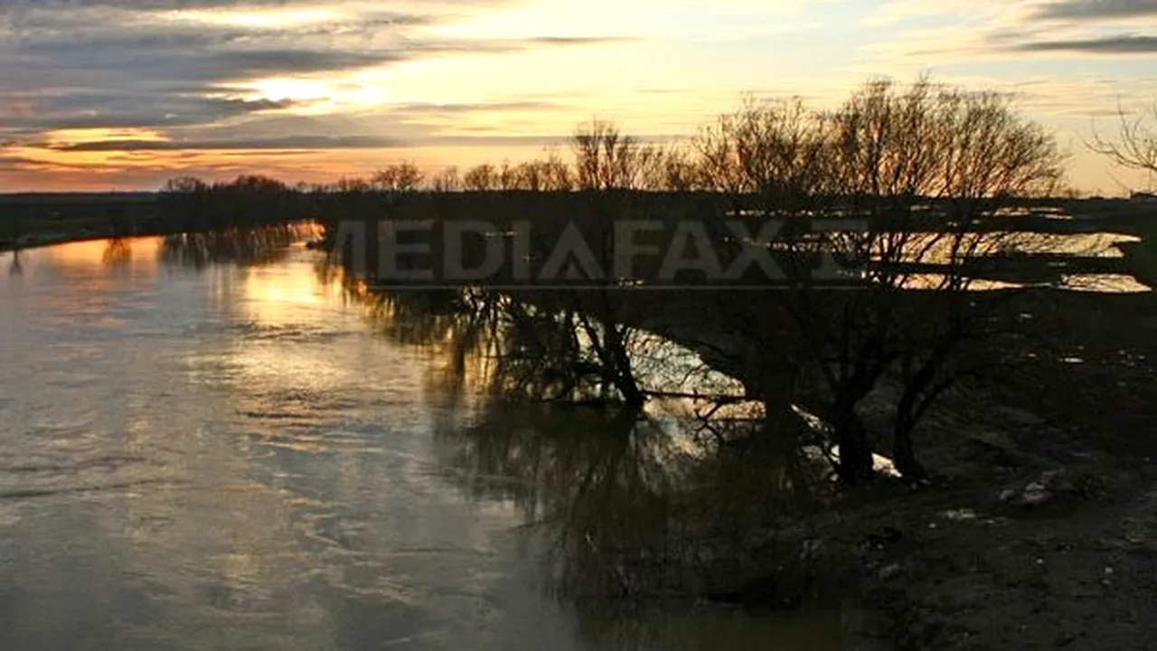 Patru râuri din Mehedinţi şi Prahova, sub cod portocaliu de inundaţii, până joi după-amiază