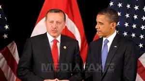 Barack Obama avea în mână o bâtă de baseball în timp ce vorbea la telefon cu premierul Turciei