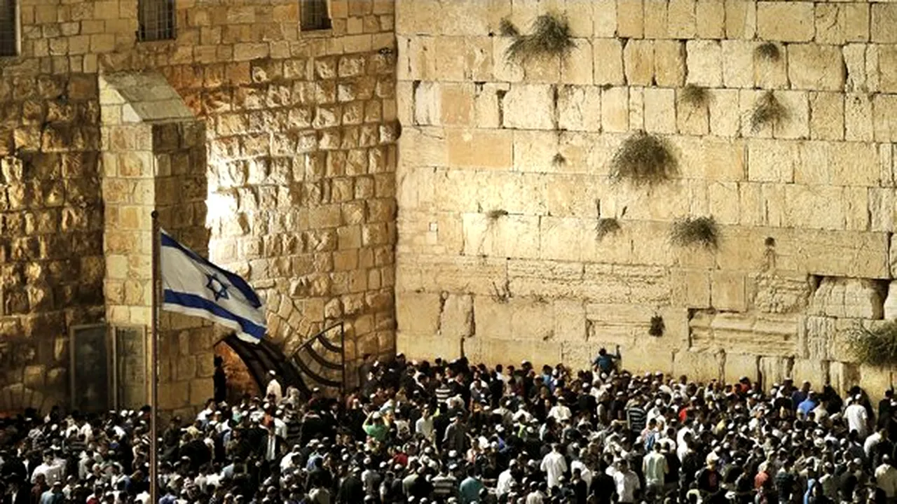 Ciocniri între poliţia israeliană şi palestinieni pe Esplanada Moscheilor