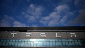 Tesla a primit aproape 200 de milioane de lire sterline din granturi britanice începând cu 2016