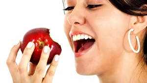 Cele mai bune şi cele mai dăunătoare alimente pentru dinţi