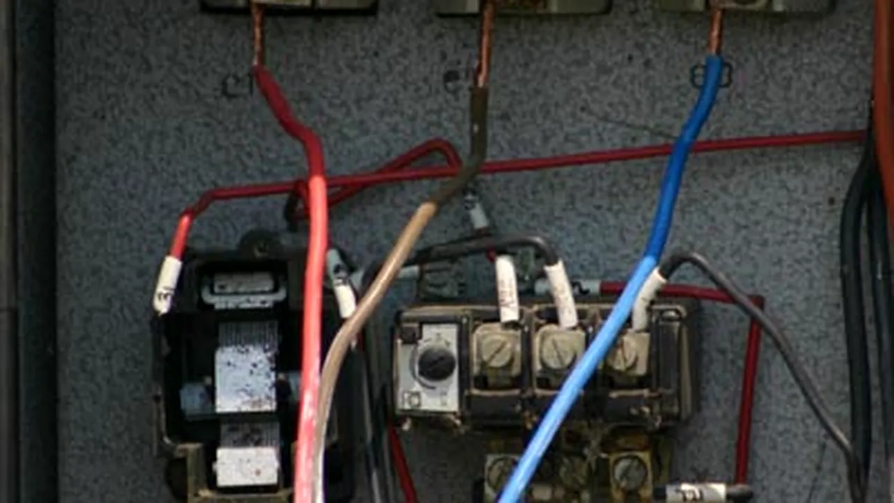 Un tânăr din Galaţi a murit electrocutat de grilajul unui magazin