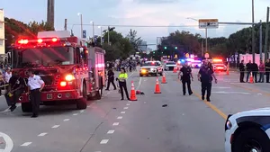 Un camion a intrat în mulţime la o paradă LGBT din Florida. O persoană a murit, iar alta este grav rănită