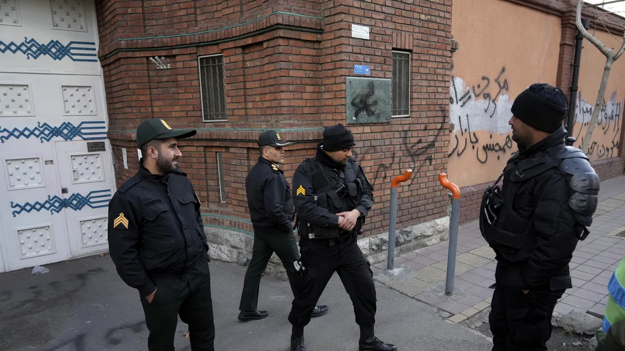 Un mort şi mai mulţi răniţi după un atac asupra unui locaş de cult şiit din Iran