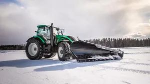 Cel mai rapid tractor pentru deszăpezire. A doborât un nou record mondial | VIDEO