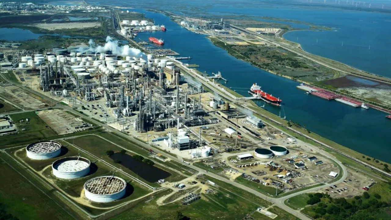 Seceta amenință producția de benzină în SUA: un hub energetic ar putea opri mai multe rafinării