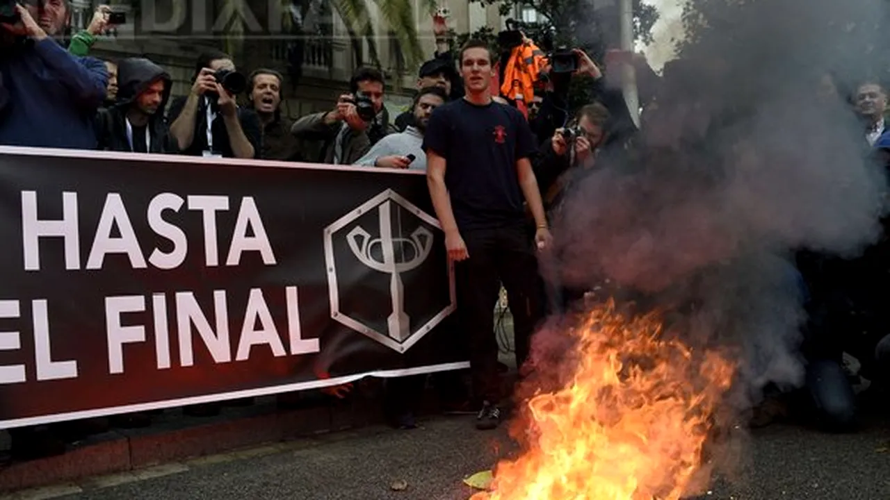 Cinci persoane arestate în Catalonia, după ce au provocat distrugeri într-o secţie de votare