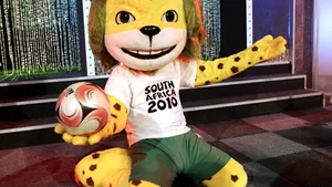 Zakumi, un  leopard cu coamă verde, mascota Cupei Mondiale din 2010 (Galerie Foto)