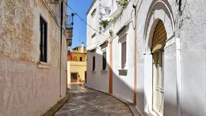 Un oraş în Italia oferă 30.000 de euro celor care se mută acolo