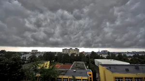 METEO. Ploi și descărcări electrice în București până marți