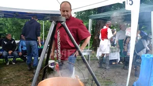 Bistriţa: Concurs internaţional de gătit gulaş, după reţete ungureşti, româneşti şi vieneze - FOTO